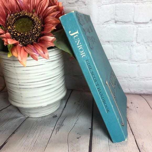 vintage 1967 Girl Scouts of America JUNIOR handbook - Picture 2 of 8